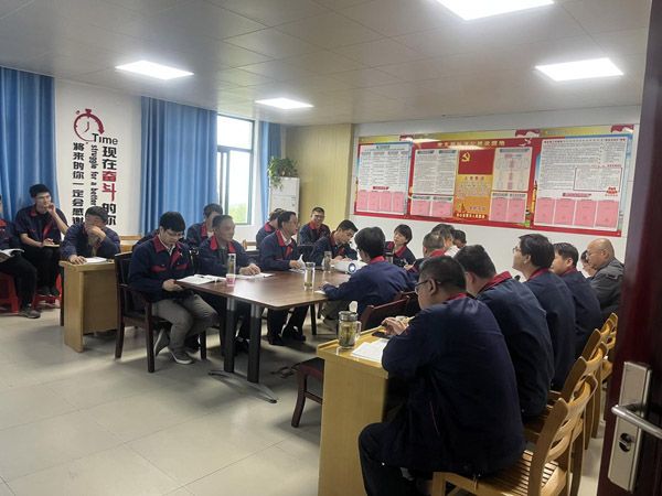 王伍升到建材研究室、建材公司調(diào)研